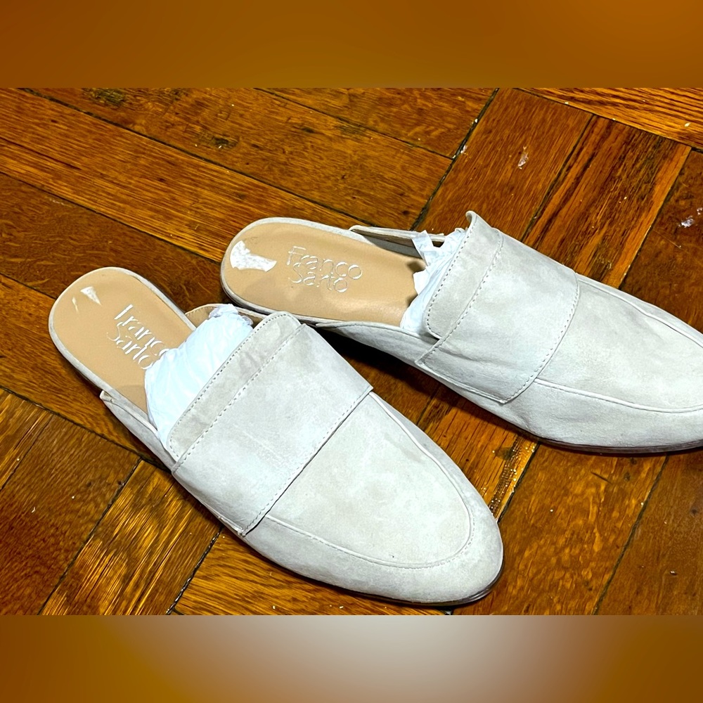 NWOT Franco Sarto tan flat mules